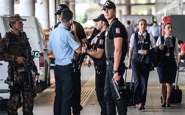 هزاران نفر از نیروهای پولیس در ترکیه از کار اخراج گردیده اند 